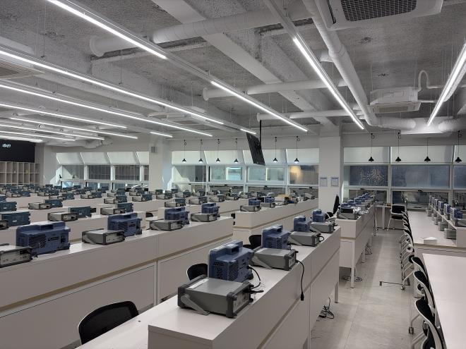 Electronics lab wide shot